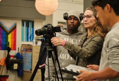 link to Bloomberg Arts Internship Program Apply webpage