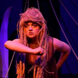 woman in rope wig